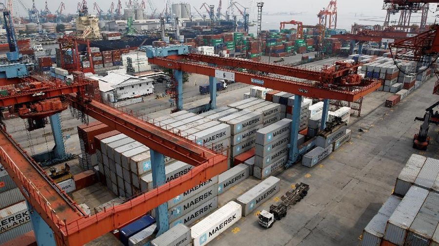 'Serangan' China ke RI Lewat Impor, Ayo Hajar Via Bea Masuk!