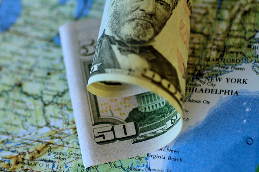Rupiah Menguat Tipis Melawan Dolar AS yang Sedang
