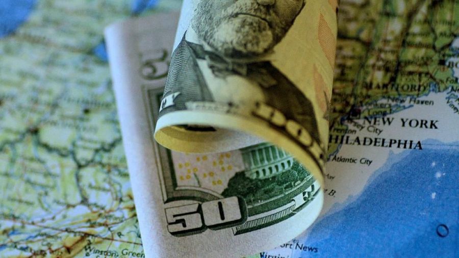 FILE PHOTO: A U.S. Dollar note is seen in this June 22, 2017 illustration photo.   REUTERS/Thomas White