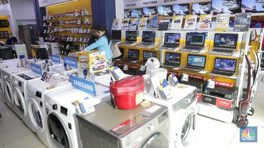 Pelemahan nilai tukar rupiah berdampak secara langsung bagi industri elektronik dalam negeri.