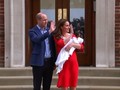 VIDEO: Semringah Pangeran William-Kate Gendong Anak Ketiga