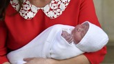 Bayi laki-laki yang lahir dengan bobot 3,8 kilogram tersebut hingga kini belum diumumkan namanya. (John Stillwell/Pool via Reuters)
