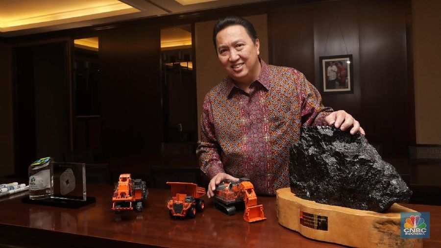 Hampir seluruh sektor mengalami kenaikan kala Indeks Harga Saham Gabungan (IHSG) menguat 1,5% jelang penutupan sesi I.