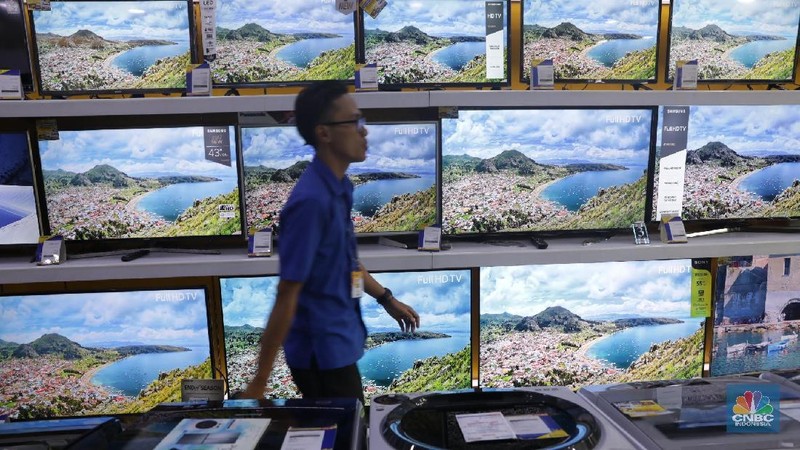 Pelemahan nilai tukar rupiah berdampak secara langsung bagi industri elektronik dalam negeri.