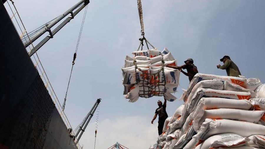 Menteri Budi Karya akan buat press conference tentang operasional pelabuhan