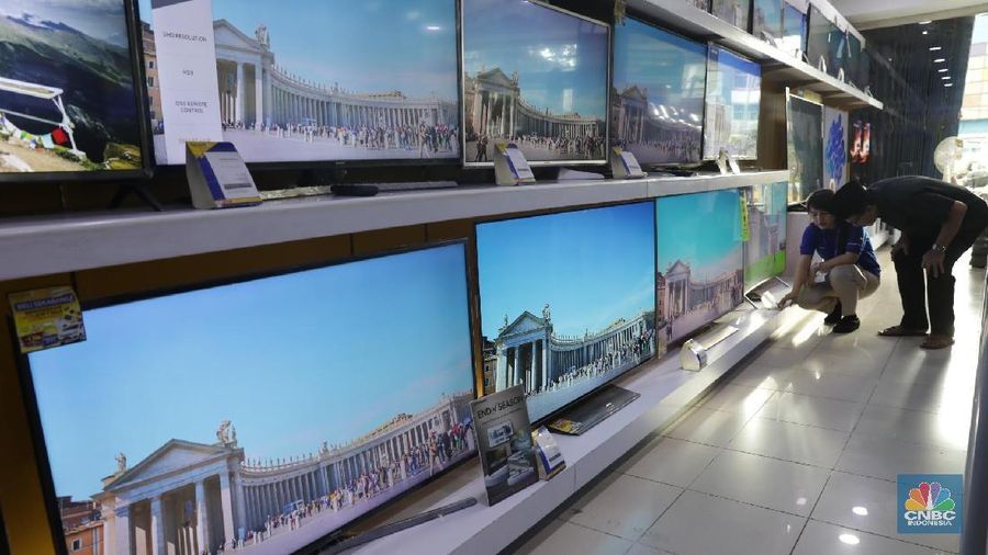 Pelemahan nilai tukar rupiah berdampak secara langsung bagi industri elektronik dalam negeri.