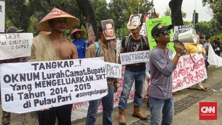Warga Pulau Pari Geruduk Kantor Anies-Sandi