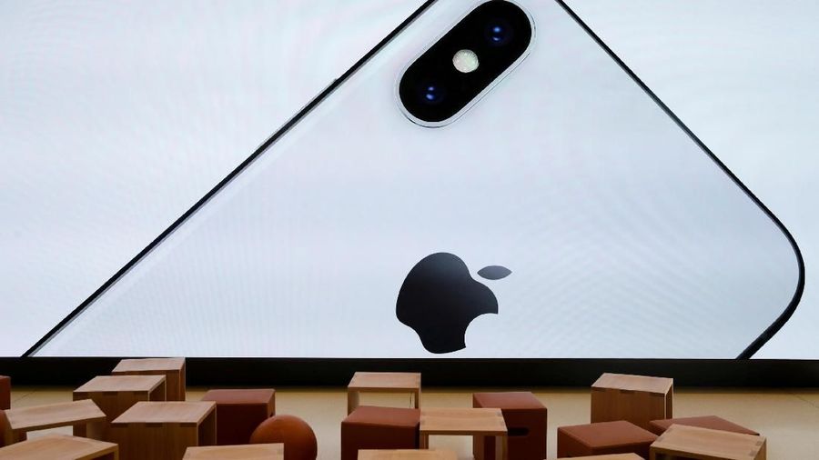 Merebaknya virus Corona di China dikabarkan akan mempengaruhi produksi iPhone. Sebagian besar ponsel iPhone memang dirakit di China.