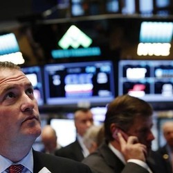 Wall Street Dibuka Mix, Pasar Tunggu Pernyataan Powell