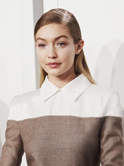 Berkulit Gelap di Majalah Vogue, Gigi Hadid Hampir Tak Dikenali Berkulit Gelap di Majalah Vogue, Gigi Hadid Hampir Tak Dikenali