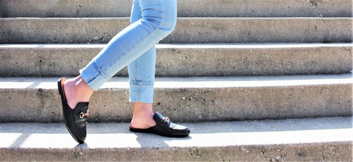 Bosan Pakai Sneakers? 5 Sepatu Ini Juga Stylish Dipadu dengan Jeans Bosan Pakai Sneakers? 5 Sepatu Ini Juga Stylish Dipadu dengan Jeans