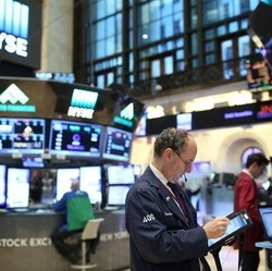 Aksi Korporasi Dorong Nasdaq Cetak Rekor