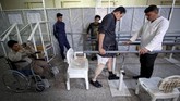 Tiap bulan bengkel itu membuat 50 bagian tubuh palsu. Sepertiga pasien kehilangan kaki karena diabetes, 10 persen akibat kecelakaan. (REUTERS/Essam Al-Sudani)