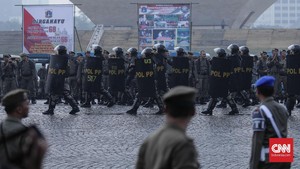 Satpol PP Terjunkan 500 Personel Amankan Salat Tarawih Akbar