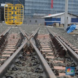 Rupiah Anjlok, Proyek Kereta Layang di Jakarta Ditinjau Ulang