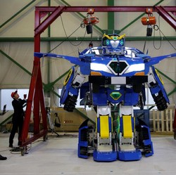 FOTO: Seperti Transformers, Mobil Ini Bisa Jadi Robot