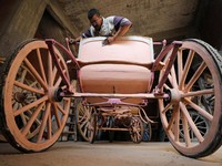 Kisah 'Orang Besar' di Cianjur Jadi Sorotan Hidup Bermewah-mewahan