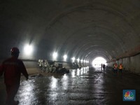 Tembus Bukit, Terowongan Kembar Tol Cisumdawu Selesai 2018