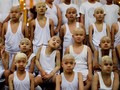 FOTO: Bocah-bocah Berkepala Plontos Menuju Biksu Cilik