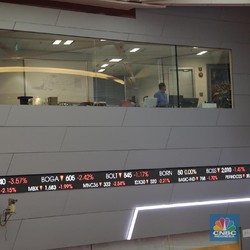 IHSG Anjlok 1,6%, Investor Asing Lepas Saham Big Caps
