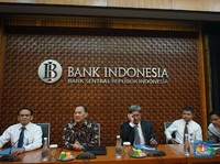 Dolar Hampir Rp 14.000, BI Buka Pintu Penyesuaian Suku Bunga