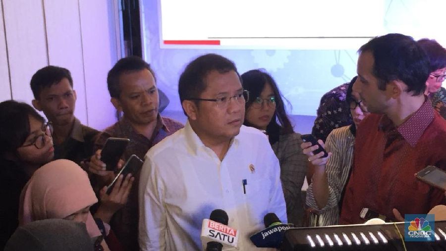Kebijakan pemerintah membatasi akses masyarakat ke media sosial dan layanan perpesanan pada 22-24 Mei 2019 sempat diprotes sebagian masyarakat.