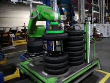 Wajar Khawatir, Robot-Robot di RI Bakal Picu 30% Pekerja PHK