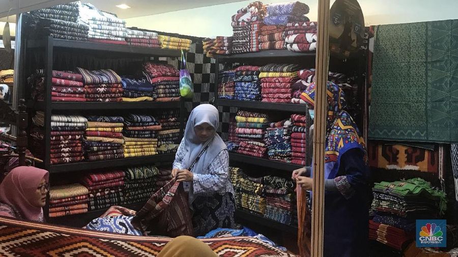 Di pameran ini para pengunjung akan melihat para perajin, pengusaha, produsen dan eksportir kerajinan