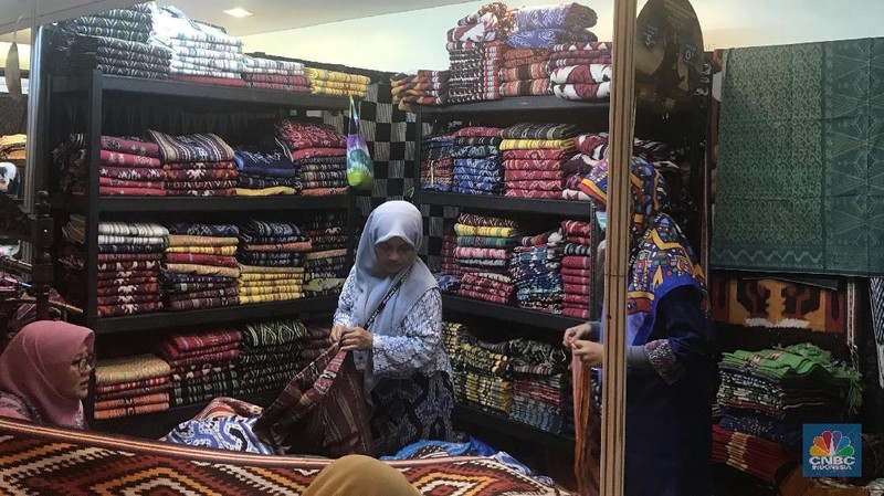 Di pameran ini para pengunjung akan melihat para perajin, pengusaha, produsen dan eksportir kerajinan