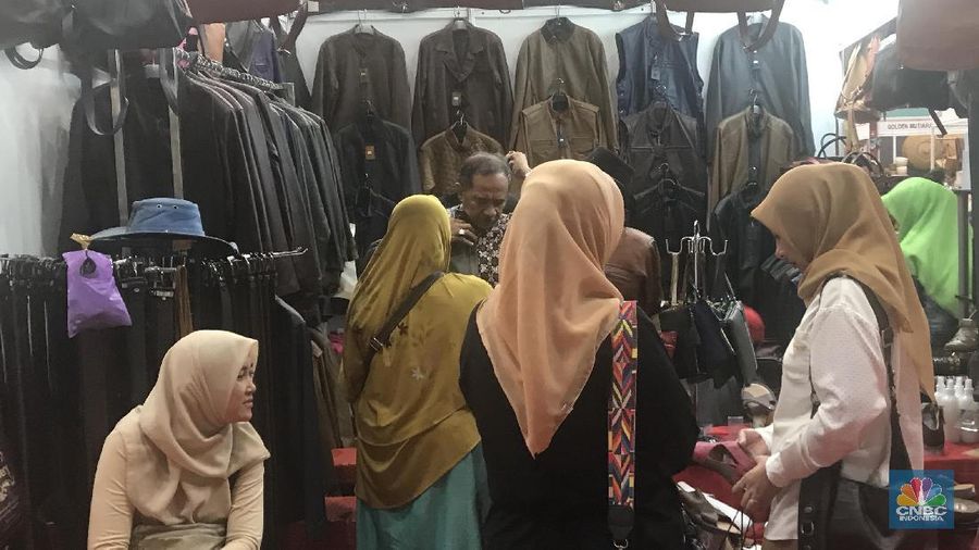Di pameran ini para pengunjung akan melihat para perajin, pengusaha, produsen dan eksportir kerajinan