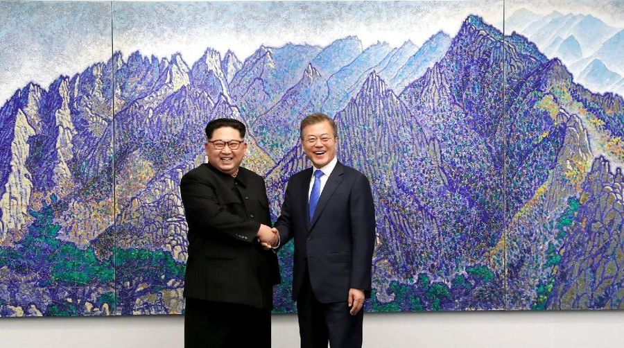 Pemimpin Korea Utara dan Korea Selatan menegaskan akan bersama-sama menghilangkan risiko perang dan bekerja sama untuk mencapai denuklirisasi sepenuhnya.