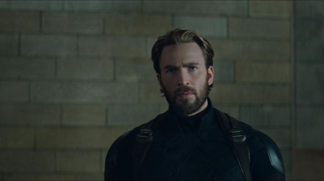 Chris Evans Rayakan Seabad Usia Captain America
