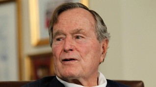 George HW Bush Kembali Dibawa ke Rumah Sakit