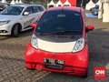 Pengunjung 'Serbu' Mobil Listrik Mini Mitsubishi di IIMS