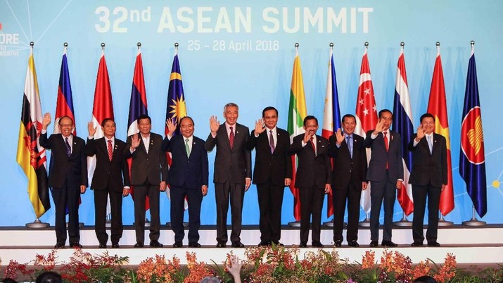 asean summit ASEAN leaders take a group photo ahead of the opening ceremony of the 32nd ASEAN Summit in Singapore April 28, 2018. ASEAN2018 Organising Committee/Handout Via REUTERS