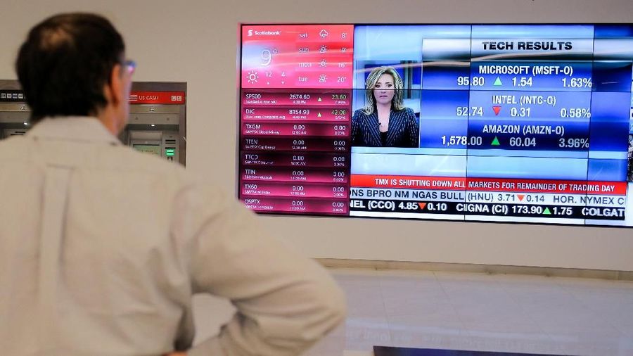Semua transaksi, yang dilakukan di TMX Group Exchange termasuk Toronto Stock Exchange diberhentikan karena gangguan teknis tersebut.