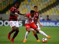 Fan Penuhi Tubuh dengan Tato Gambar Kostum Klub Flamengo