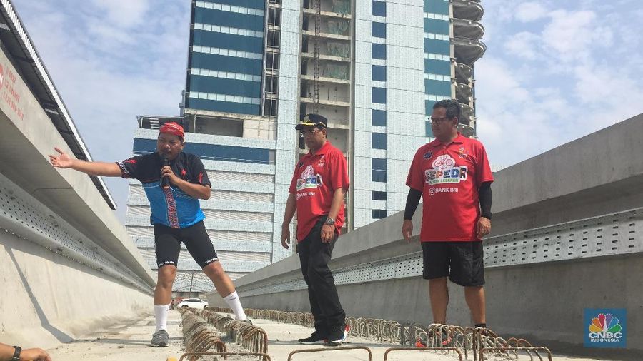 PT Adhi Karya Tbk (ADHI) menyatakan progres pembangunan lintasan light rail transit (LRT) sudah mencapai 37%. 