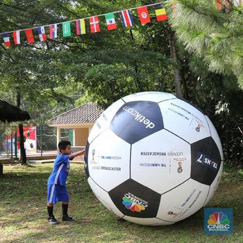 FOTO: Menyulap Komplek Mutiara Menjadi Kampung Bola