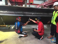 FOTO: Takjubnya Menhub Saat Kunjungi Pabrik Beton LRT