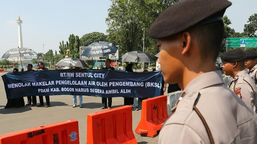 Warga sentul City menderita sejumlah kerugian seperti pasokan air yang terhenti.