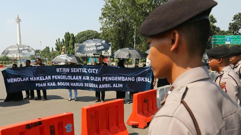 Warga sentul City menderita sejumlah kerugian seperti pasokan air yang terhenti.
