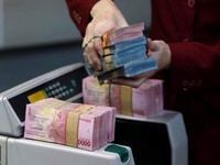 Pembukaan Pasar: Rupiah Melemah ke Rp 14.255/US$