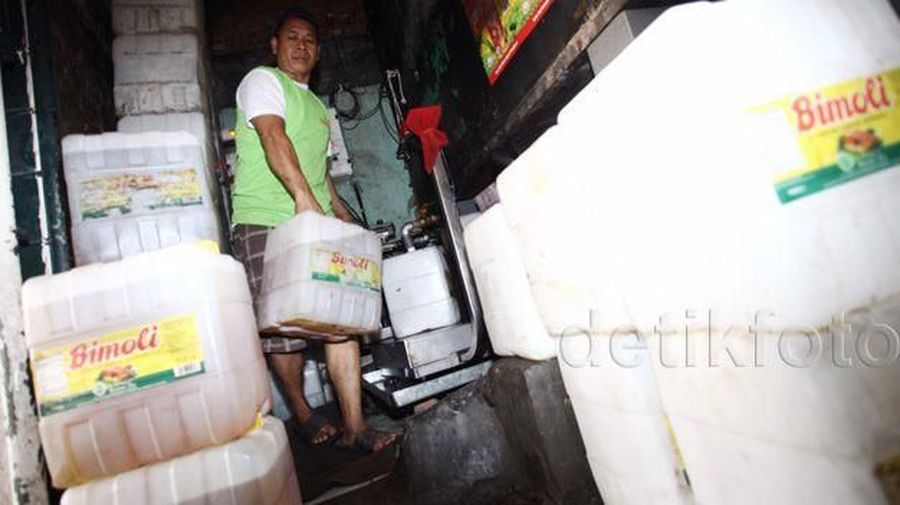 Pemerintah diketahui akan mewajibkan produk minyak goreng mengandung Vitamin A.
