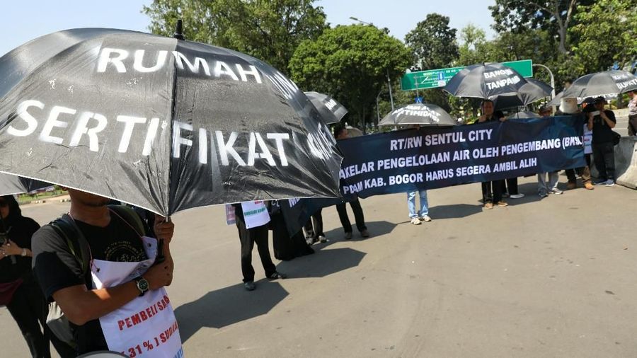 Warga sentul City menderita sejumlah kerugian seperti pasokan air yang terhenti.