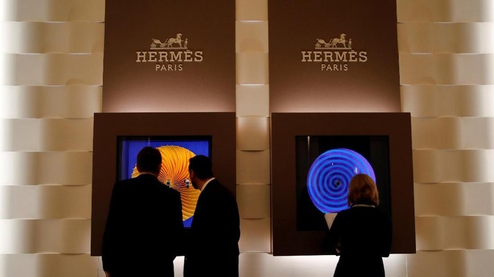 hermes FILE PHOTO: Visitors look at Hermes watch models at the