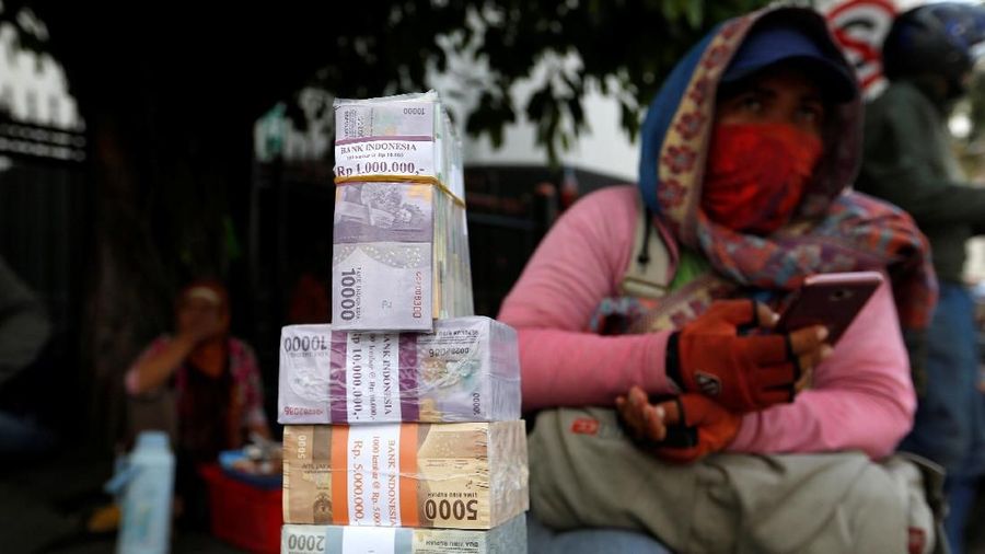 Nilai tukar rupiah hari ini melemah 0,21% dibandingkan posisi penutupan perdagangan hari sebelumnya.