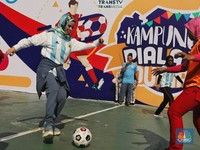 Kampung Piala Dunia, Angel Lelga Tanding Futsal Bersama IRT