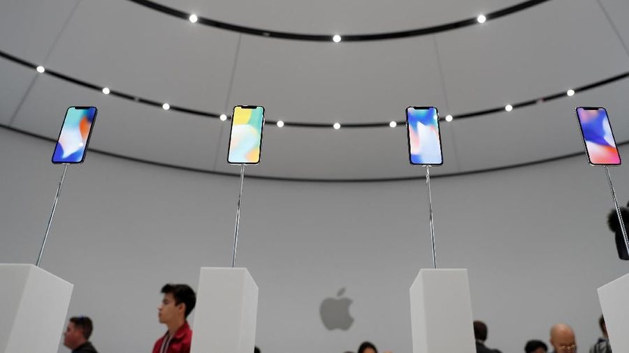 Laporan keuangan perusahaan lain juga memberi indikasi iPhone X tidak akan dilanjutkan.