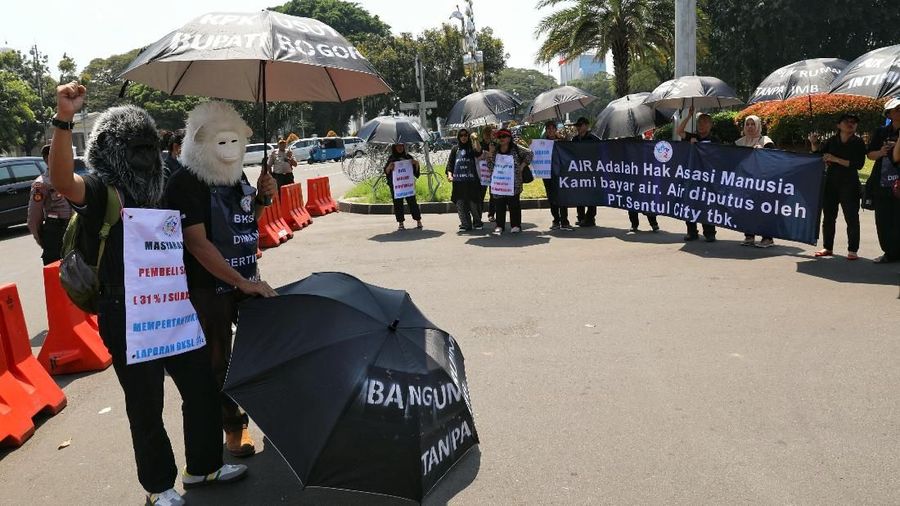 Warga sentul City menderita sejumlah kerugian seperti pasokan air yang terhenti.